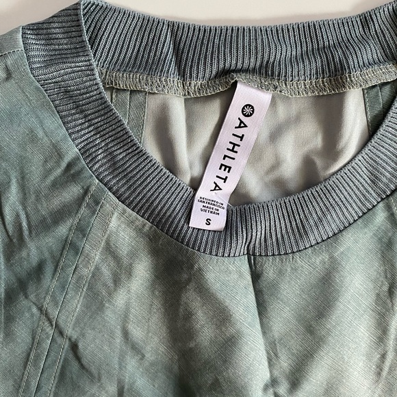 NWOT ATHLETA Zerphyr PrintTank - Picture 4 of 6